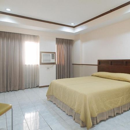 Garden Plaza Hotel Манила Екстериор снимка