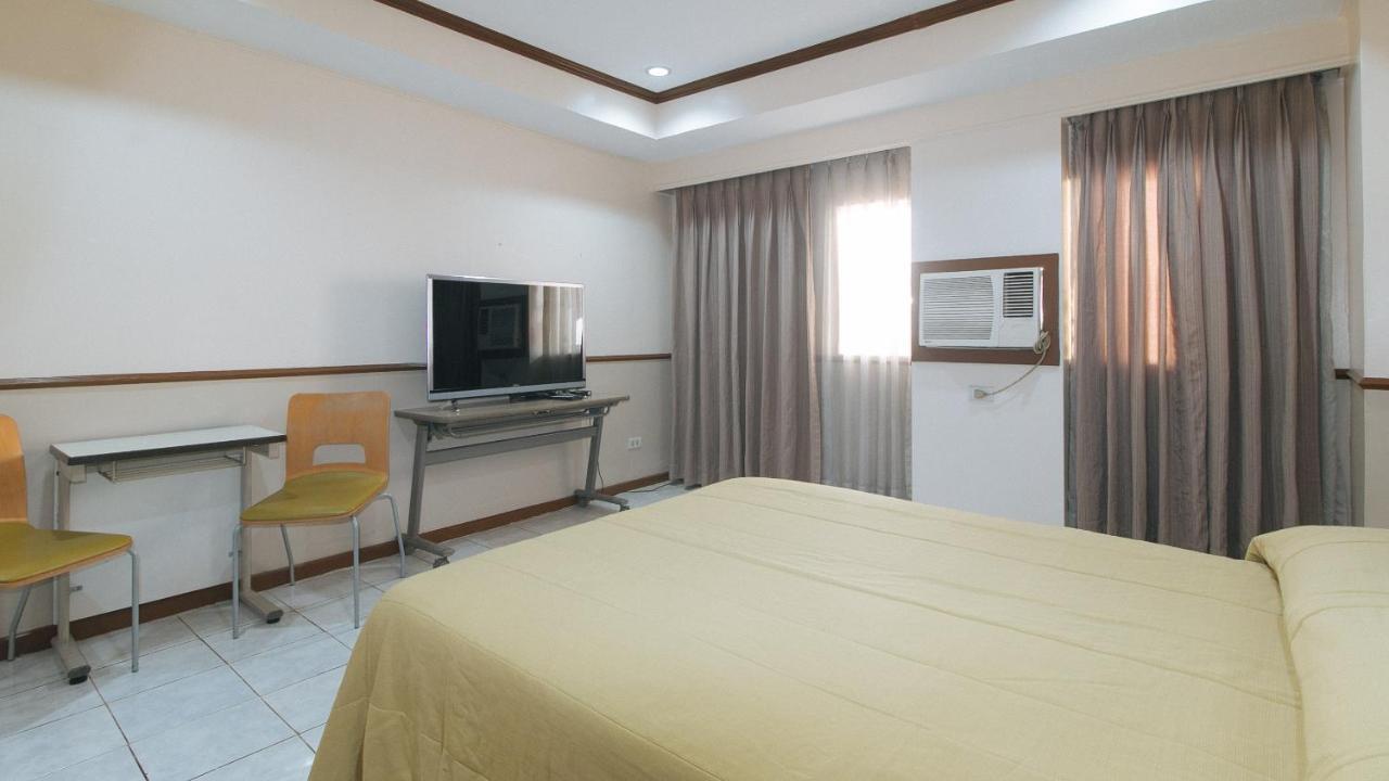 Garden Plaza Hotel Манила Екстериор снимка