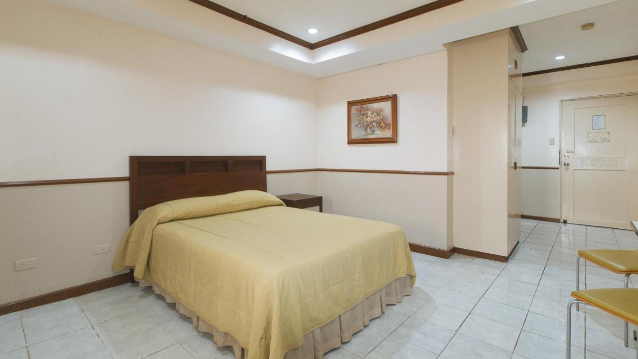 Garden Plaza Hotel Манила Екстериор снимка