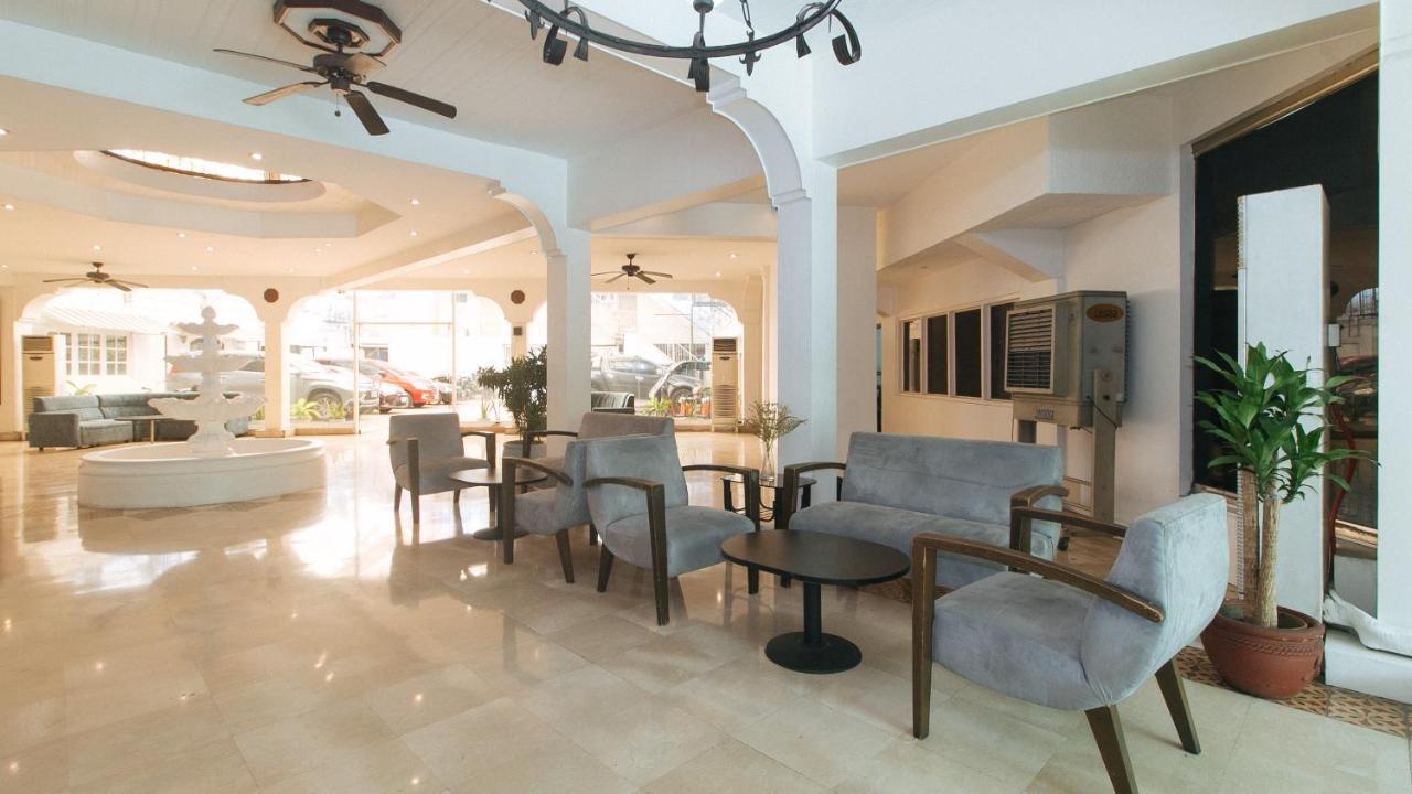Garden Plaza Hotel Манила Екстериор снимка
