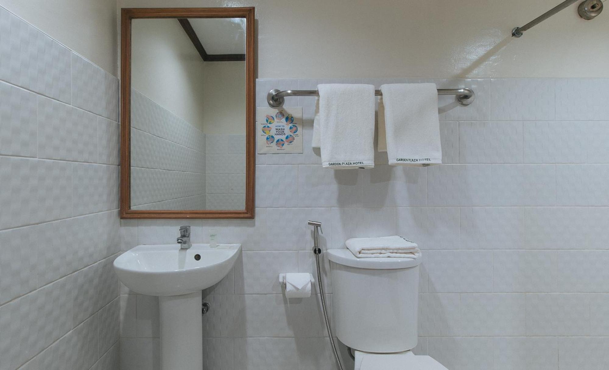 Garden Plaza Hotel Манила Екстериор снимка